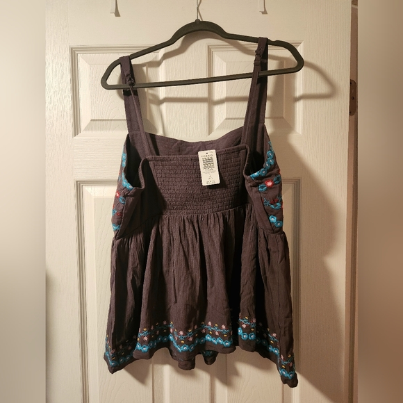 NWT Torrid boho blouse-size 1X. Pink, teal blue, and yellow on a grey tank top - Picture 2 of 4